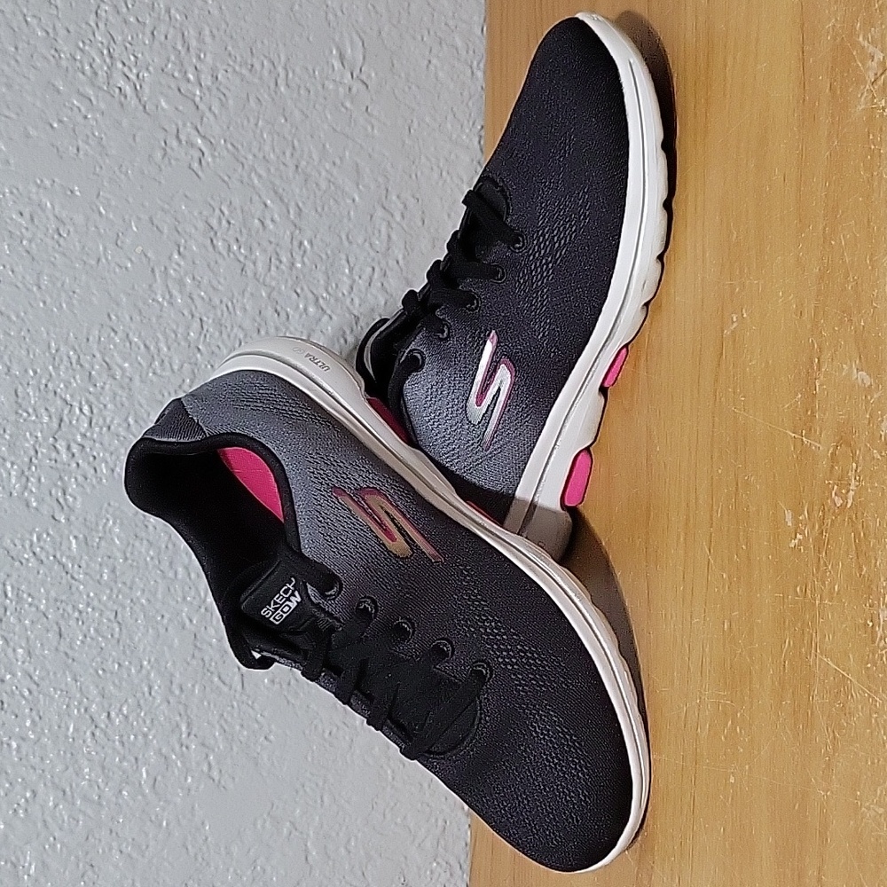 Skechers ultra go size 8.5